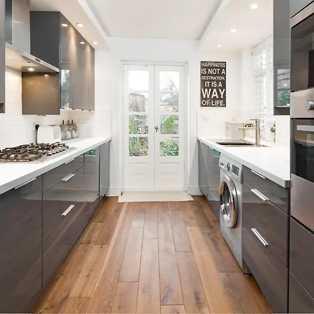Stamford Park Road By Yourstays, A Wonderful Family Townhouse In A Superb Location! Altrincham Exterior photo