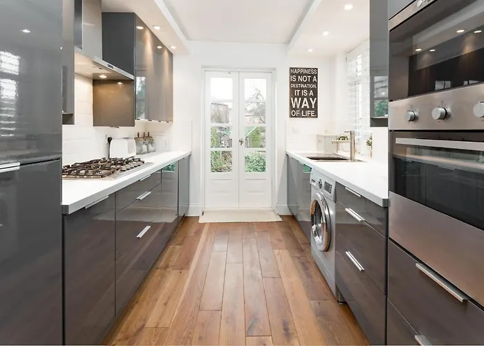Stamford Park Road By Yourstays, A Wonderful Family Townhouse In A Superb Location!