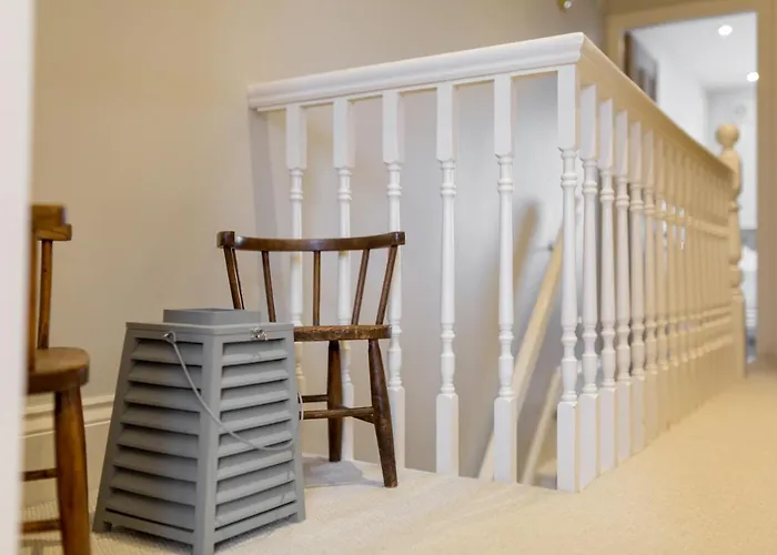 Stamford Park Road By Yourstays, A Wonderful Family Townhouse In A Superb Location!
