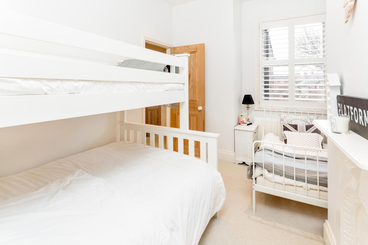 Stamford Park Road By Yourstays, A Wonderful Family Townhouse In A Superb Location! Altrincham