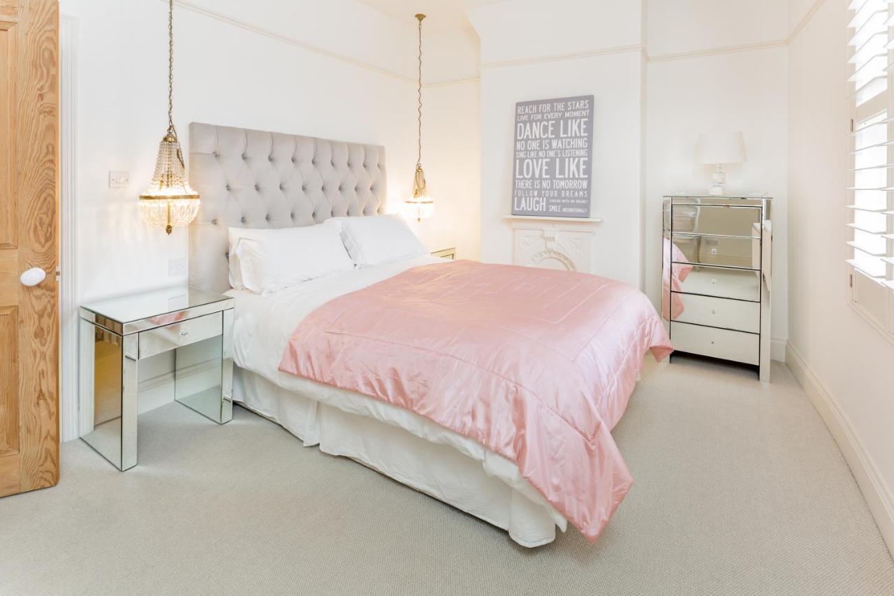 Stamford Park Road By Yourstays, A Wonderful Family Townhouse In A Superb Location! Holiday home